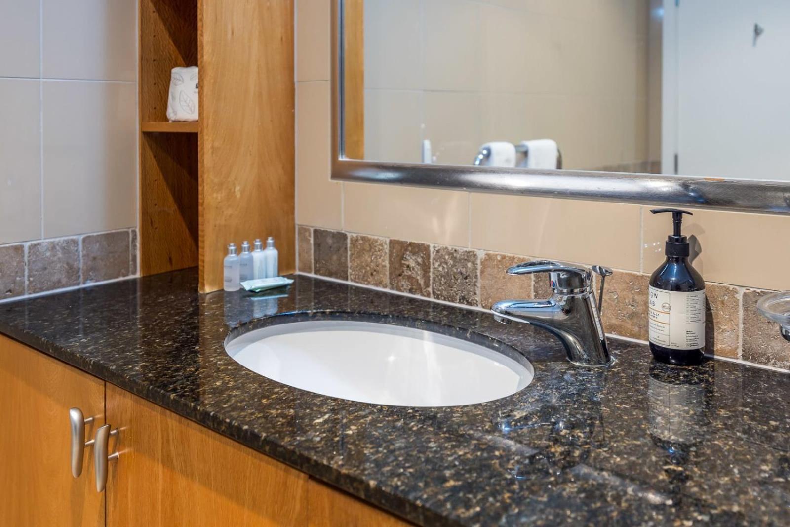 Beautiful Renovated 2 X Bdrm,Perfect Location Leilighet Auckland Eksteriør bilde